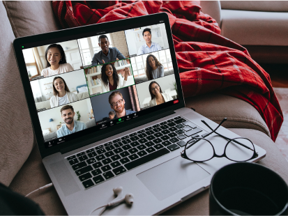 Dizüstü bilgisayarda Zoom toplantısı