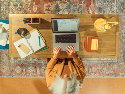 Vogelperspektive auf Desktop