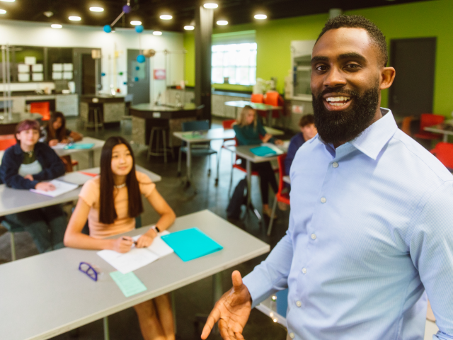 Bir şeyler öğreten adam